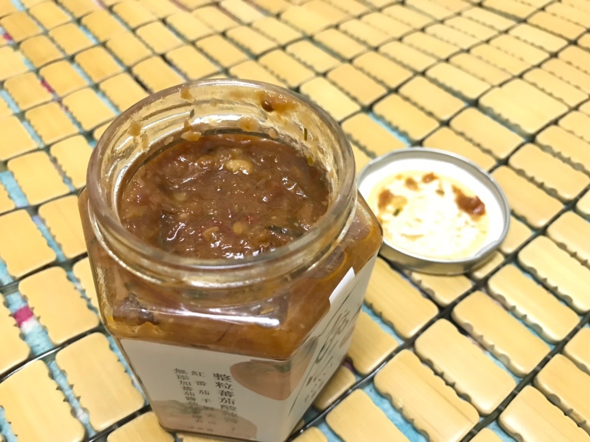 一碗公-整粒番茄酸辣醬、香辣金瓜醬,新鮮蔬果熬製,醬香濃郁,簡單好吃,拌飯、拌麵、煮湯或當點心都很優秀! 中式料理 宅配食記 攝影 民生資訊分享 飲食集錦