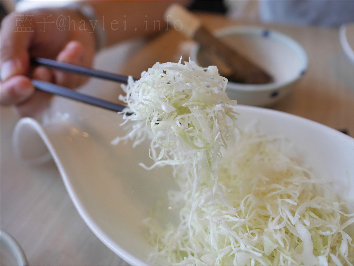 台中品田牧場(公益店)-海老里肌海陸並出,味美肉嫩、里肌豬排咖哩香氣逼人,越光米、高麗菜無限供應,吃的超級飽~台中美食餐廳/日式料理/日式豬排定食/王品集團美食/咖哩豬排/套餐定食/愛評體驗券 攝影 民生資訊分享 飲食集錦