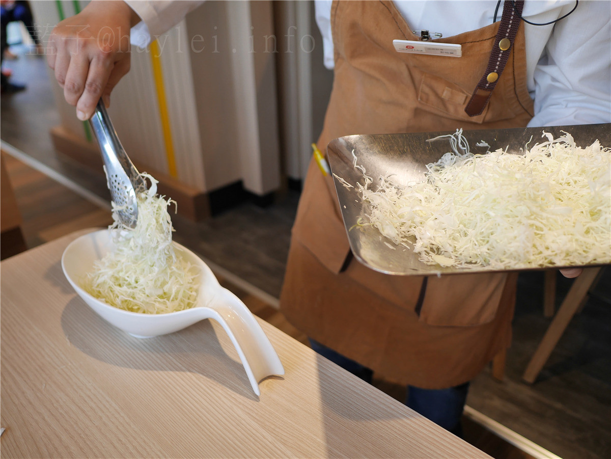 台中品田牧場(公益店)-海老里肌海陸並出,味美肉嫩、里肌豬排咖哩香氣逼人,越光米、高麗菜無限供應,吃的超級飽~台中美食餐廳/日式料理/日式豬排定食/王品集團美食/咖哩豬排/套餐定食/愛評體驗券 攝影 民生資訊分享 飲食集錦