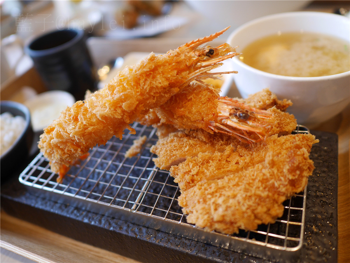 台中品田牧場(公益店)-海老里肌海陸並出,味美肉嫩、里肌豬排咖哩香氣逼人,越光米、高麗菜無限供應,吃的超級飽~台中美食餐廳/日式料理/日式豬排定食/王品集團美食/咖哩豬排/套餐定食/愛評體驗券 攝影 民生資訊分享 飲食集錦