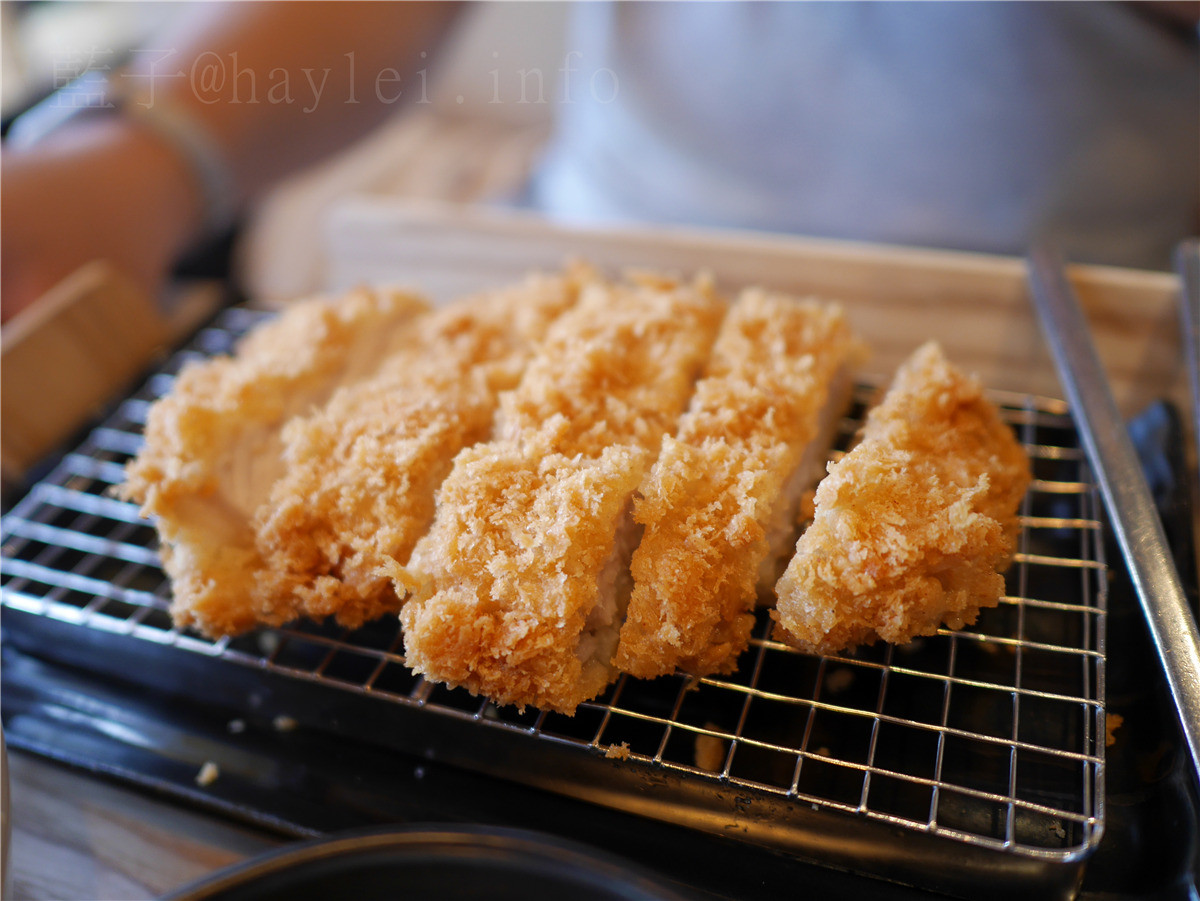 台中品田牧場(公益店)-海老里肌海陸並出,味美肉嫩、里肌豬排咖哩香氣逼人,越光米、高麗菜無限供應,吃的超級飽~台中美食餐廳/日式料理/日式豬排定食/王品集團美食/咖哩豬排/套餐定食/愛評體驗券 攝影 民生資訊分享 飲食集錦