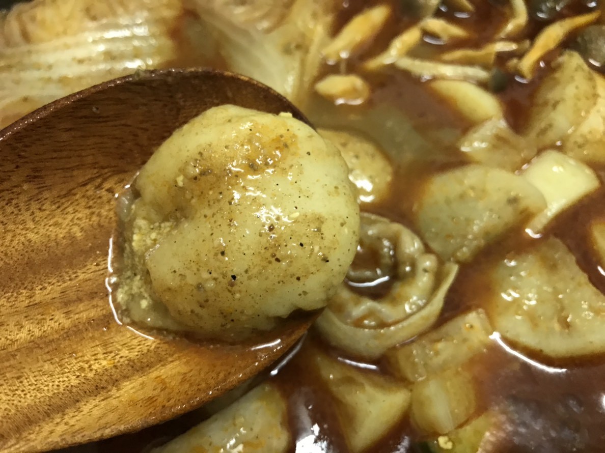 桂冠食品&君品頤宮中餐廳聯名推出星級料理,主廚秘製麻辣湯底麻香夠味、傳統汕頭魚餃彈脆爽滑、黃金流沙湯圓濃郁美味!圍爐聚餐/在家吃火鍋/火鍋美食/麻辣鍋底推薦/火鍋料推薦/簡單料理包/溫暖人心的食物/專業吃貨/7-11跟家樂福 中式料理 宅配食記 攝影 民生資訊分享 飲食集錦