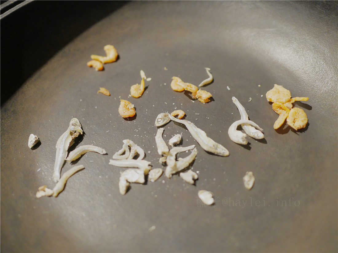 台中食藝石頭火鍋-煸香的扁魚、石鍋爆炒的香氣帶出完美湯頭,醬料多元、食材新鮮豐富多樣化,特製沙茶很道地,口口涮出絕妙滋味~食藝石頭火鍋菜單/台中火鍋推薦/汕頭火鍋/石頭火鍋/火鍋推薦/平價美味 中式料理 攝影 民生資訊分享 飲食集錦