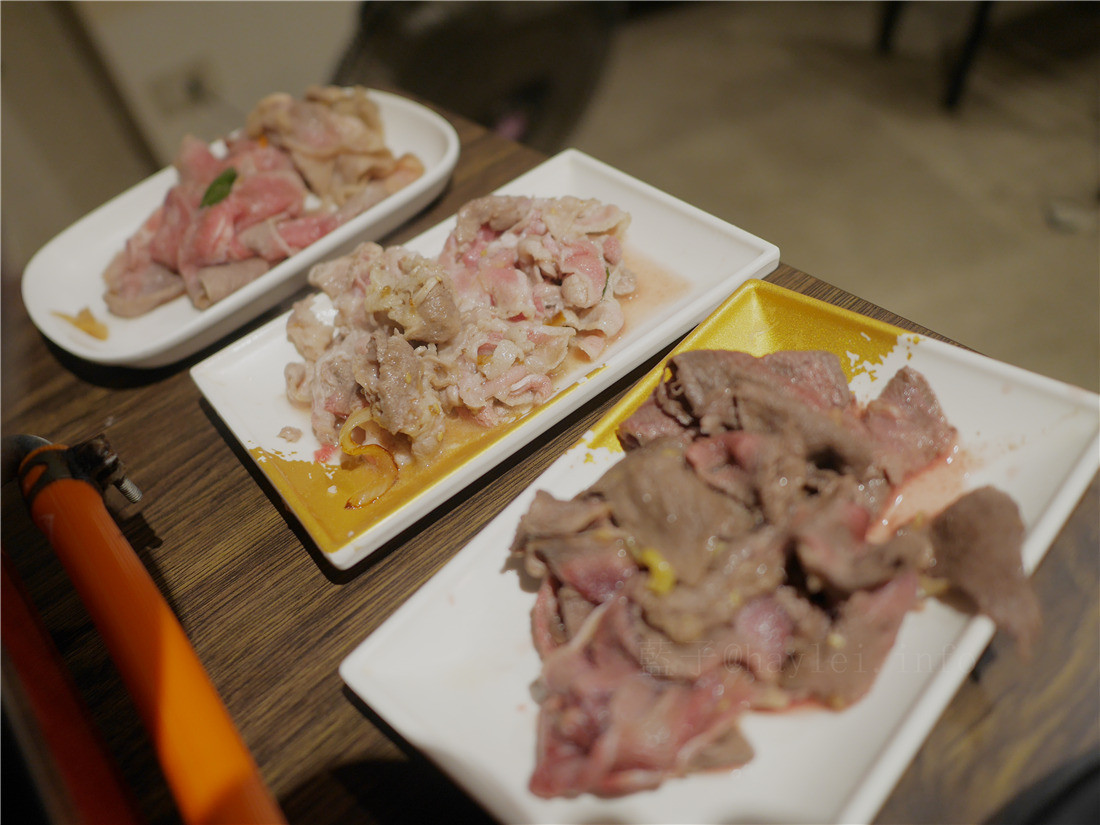 台中食藝石頭火鍋-煸香的扁魚、石鍋爆炒的香氣帶出完美湯頭,醬料多元、食材新鮮豐富多樣化,特製沙茶很道地,口口涮出絕妙滋味~食藝石頭火鍋菜單/台中火鍋推薦/汕頭火鍋/石頭火鍋/火鍋推薦/平價美味 中式料理 攝影 民生資訊分享 飲食集錦
