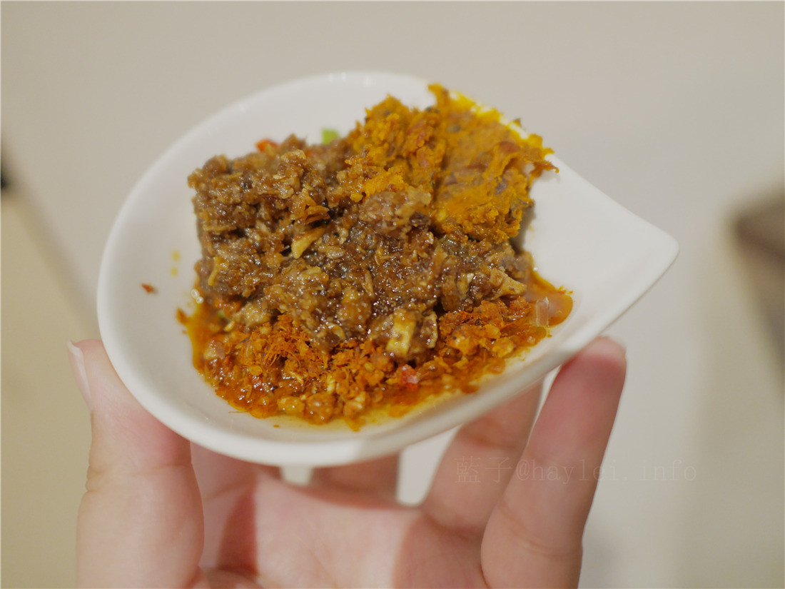 台中食藝石頭火鍋-煸香的扁魚、石鍋爆炒的香氣帶出完美湯頭,醬料多元、食材新鮮豐富多樣化,特製沙茶很道地,口口涮出絕妙滋味~食藝石頭火鍋菜單/台中火鍋推薦/汕頭火鍋/石頭火鍋/火鍋推薦/平價美味 中式料理 攝影 民生資訊分享 飲食集錦