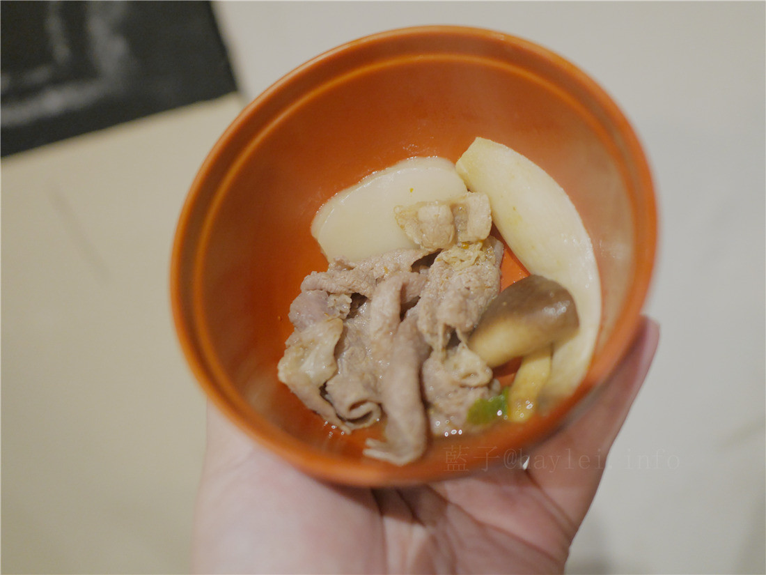 台中食藝石頭火鍋-煸香的扁魚、石鍋爆炒的香氣帶出完美湯頭,醬料多元、食材新鮮豐富多樣化,特製沙茶很道地,口口涮出絕妙滋味~食藝石頭火鍋菜單/台中火鍋推薦/汕頭火鍋/石頭火鍋/火鍋推薦/平價美味 中式料理 攝影 民生資訊分享 飲食集錦