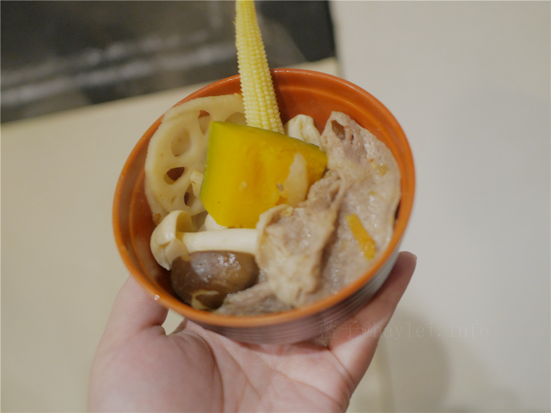 台中食藝石頭火鍋-煸香的扁魚、石鍋爆炒的香氣帶出完美湯頭,醬料多元、食材新鮮豐富多樣化,特製沙茶很道地,口口涮出絕妙滋味~食藝石頭火鍋菜單/台中火鍋推薦/汕頭火鍋/石頭火鍋/火鍋推薦/平價美味 中式料理 攝影 民生資訊分享 飲食集錦