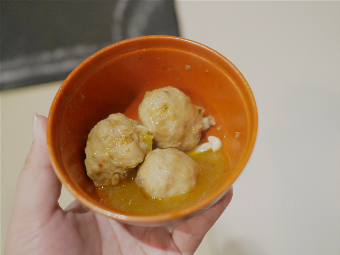 台中食藝石頭火鍋-煸香的扁魚、石鍋爆炒的香氣帶出完美湯頭,醬料多元、食材新鮮豐富多樣化,特製沙茶很道地,口口涮出絕妙滋味~食藝石頭火鍋菜單/台中火鍋推薦/汕頭火鍋/石頭火鍋/火鍋推薦/平價美味 中式料理 攝影 民生資訊分享 飲食集錦