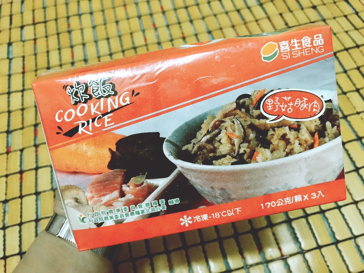喜生食品即食炊飯 -五目雜錦/野菇豚肉/麻油香筍,國產農產品,履歷生產層層把關,2分鐘加熱即食,好吃又營養,簡單搞定美味一餐!即食炊飯/喜生食品/微波即食/宅配調理飯/快速料理包/懶人料理/居家必備 中式料理 健康養身 宅配食記 攝影 民生資訊分享 自己動手做! 飲食集錦