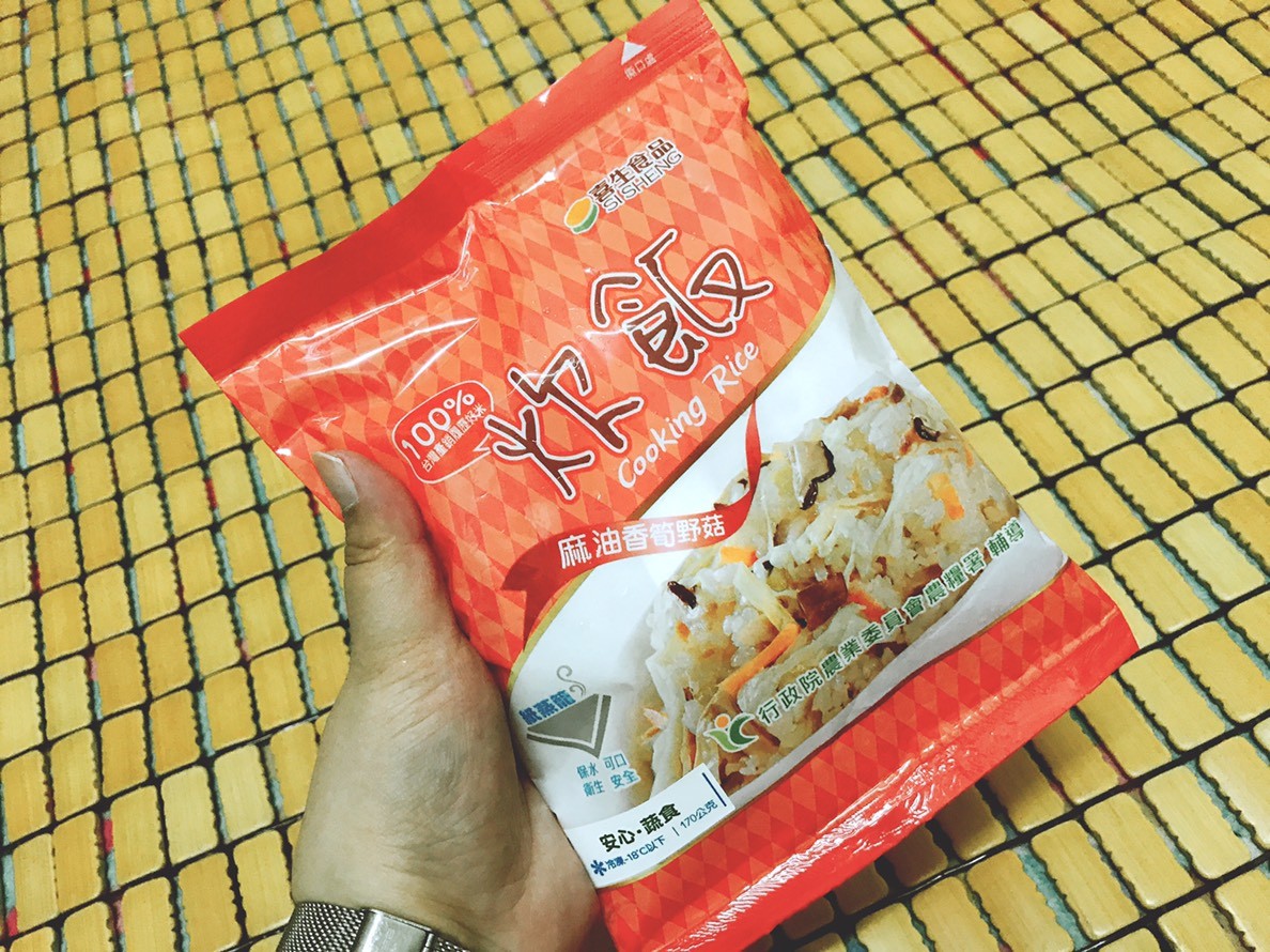 喜生食品即食炊飯 -五目雜錦/野菇豚肉/麻油香筍,國產農產品,履歷生產層層把關,2分鐘加熱即食,好吃又營養,簡單搞定美味一餐!即食炊飯/喜生食品/微波即食/宅配調理飯/快速料理包/懶人料理/居家必備 中式料理 健康養身 宅配食記 攝影 民生資訊分享 自己動手做! 飲食集錦