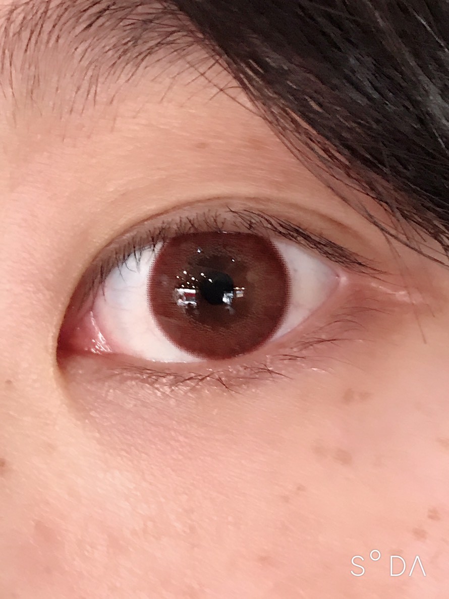Timido媞蜜多彩色隱形眼鏡-日拋(親親臉)、月拋(戀愛紅心、一見鍾情),都是夢幻可愛的配色,看起來很有戀愛氛圍,全家、康是美都有販售~ 彩妝品 彩妝品分享 攝影 民生資訊分享 穿搭分享