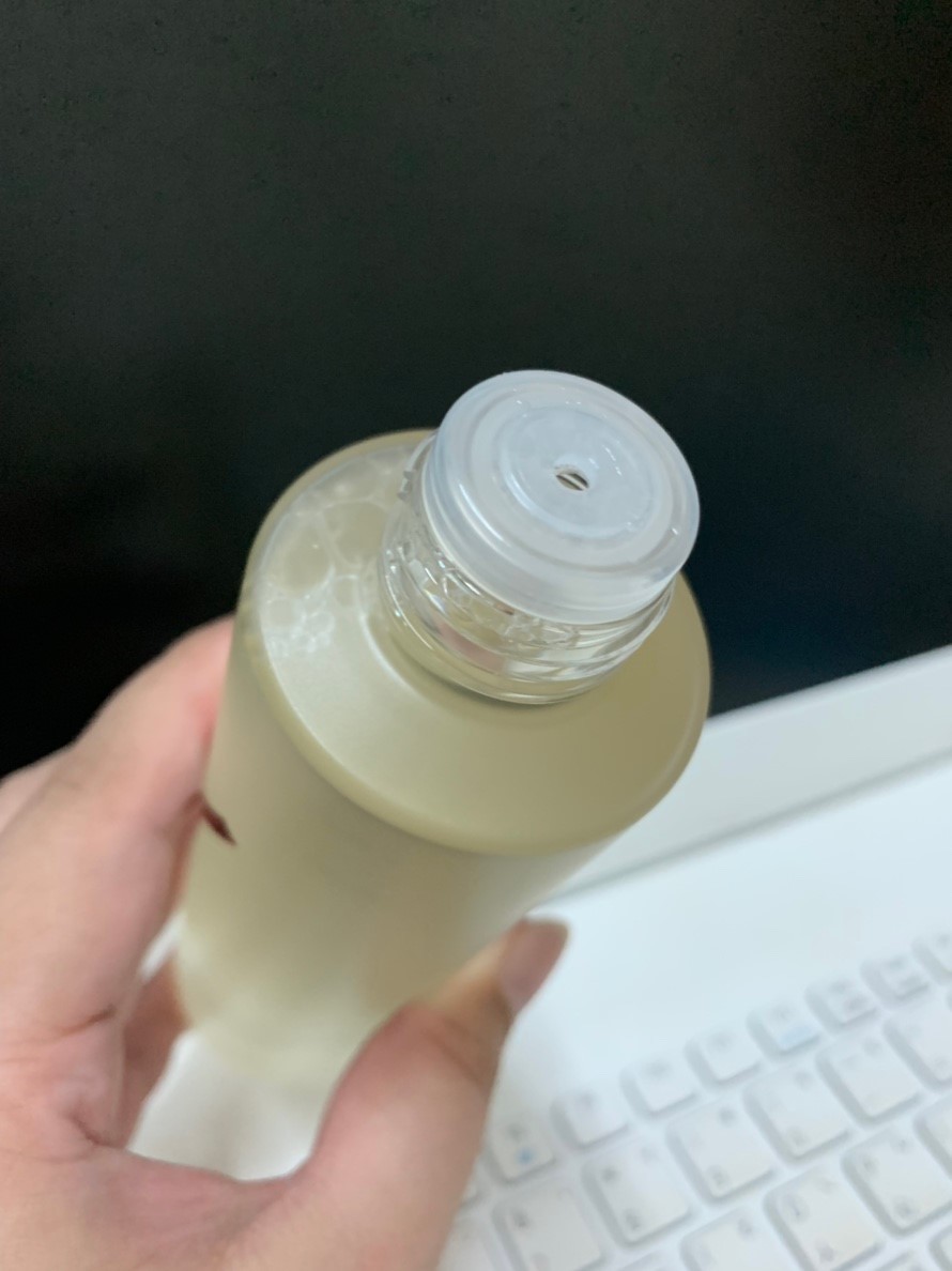 AVON雅芳極酵青春美顏露-女性愛用20年，日本原裝進口的頂級護膚品！酵母發酵液/青春水/美顏水 保養品分享 彩妝品 彩妝品分享 攝影 民生資訊分享 