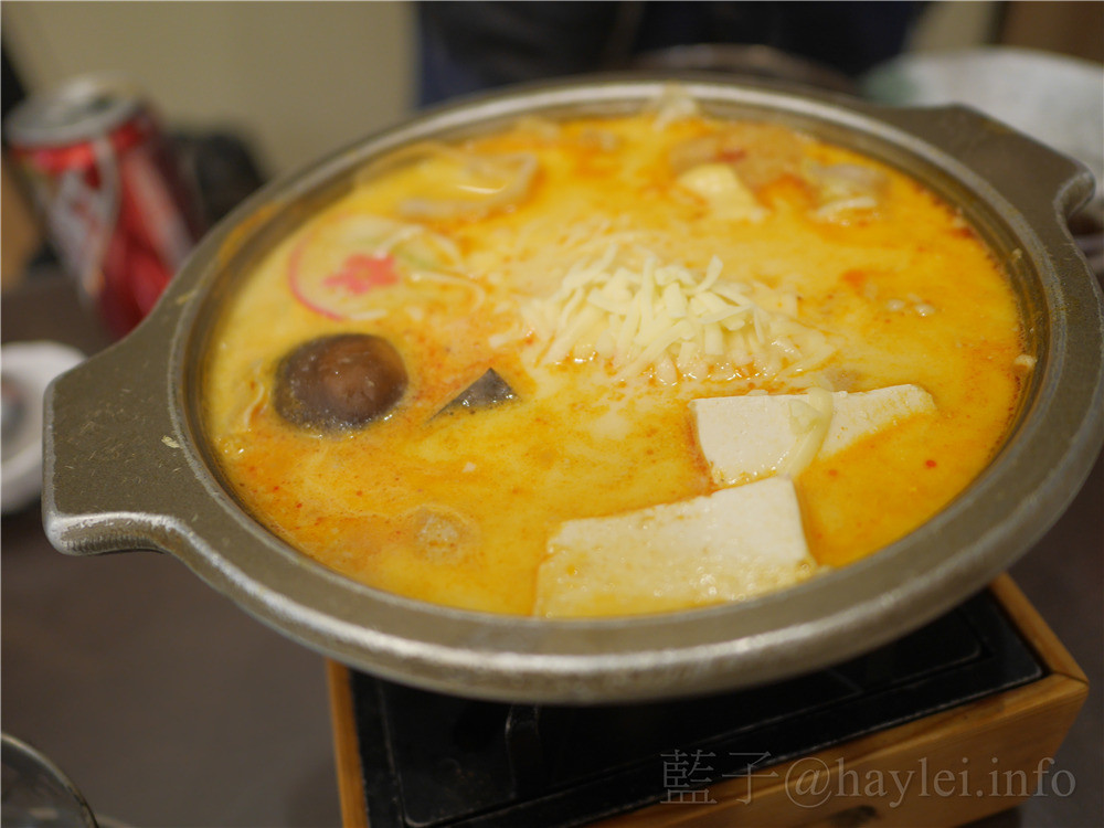 一級棒讚火鍋-台中南區忠孝夜市超值火鍋149起,口味多樣,湯頭美味,茶飲、冰沙、汽水、白飯、冰淇淋隨你吃到飽!燒酒嫩雞鍋必吃~ 中式料理 攝影 民生資訊分享 飲食集錦