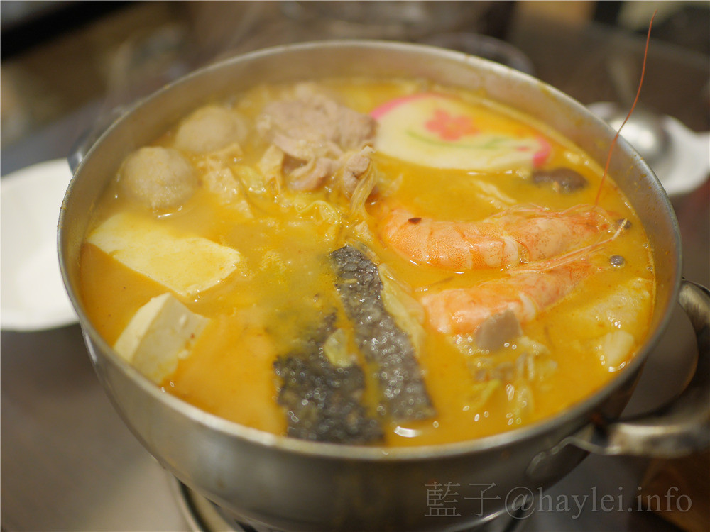 一級棒讚火鍋-台中南區忠孝夜市超值火鍋149起,口味多樣,湯頭美味,茶飲、冰沙、汽水、白飯、冰淇淋隨你吃到飽!燒酒嫩雞鍋必吃~ 中式料理 攝影 民生資訊分享 飲食集錦