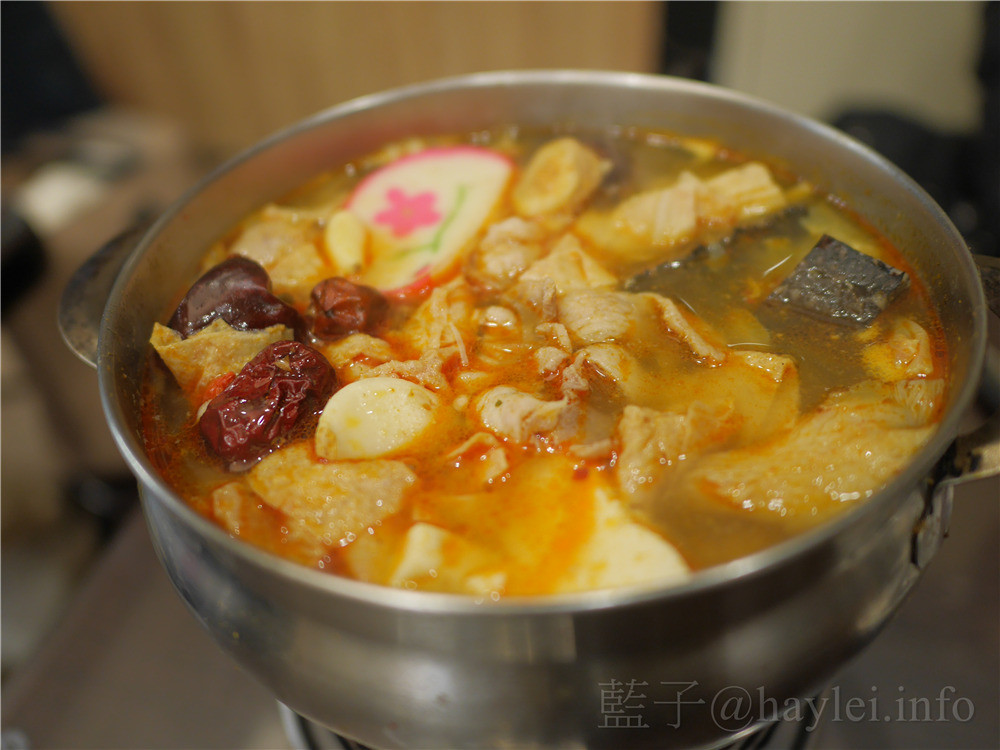 一級棒讚火鍋-台中南區忠孝夜市超值火鍋149起,口味多樣,湯頭美味,茶飲、冰沙、汽水、白飯、冰淇淋隨你吃到飽!燒酒嫩雞鍋必吃~ 中式料理 攝影 民生資訊分享 飲食集錦