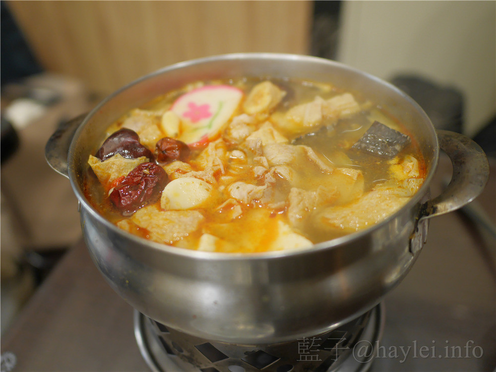 一級棒讚火鍋-台中南區忠孝夜市超值火鍋149起,口味多樣,湯頭美味,茶飲、冰沙、汽水、白飯、冰淇淋隨你吃到飽!燒酒嫩雞鍋必吃~ 中式料理 攝影 民生資訊分享 飲食集錦