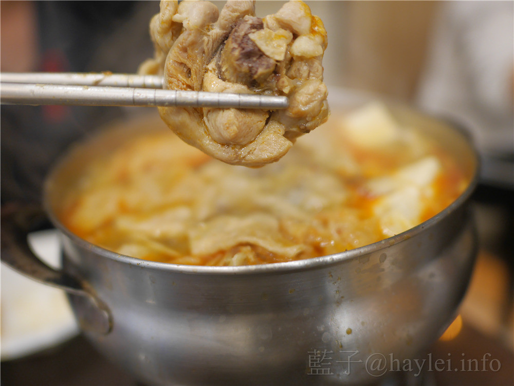 一級棒讚火鍋-台中南區忠孝夜市超值火鍋149起,口味多樣,湯頭美味,茶飲、冰沙、汽水、白飯、冰淇淋隨你吃到飽!燒酒嫩雞鍋必吃~ 中式料理 攝影 民生資訊分享 飲食集錦