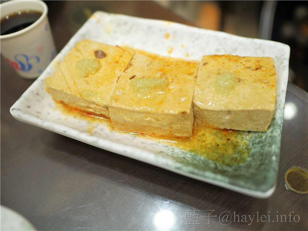 一級棒讚火鍋-台中南區忠孝夜市超值火鍋149起,口味多樣,湯頭美味,茶飲、冰沙、汽水、白飯、冰淇淋隨你吃到飽!燒酒嫩雞鍋必吃~ 中式料理 攝影 民生資訊分享 飲食集錦