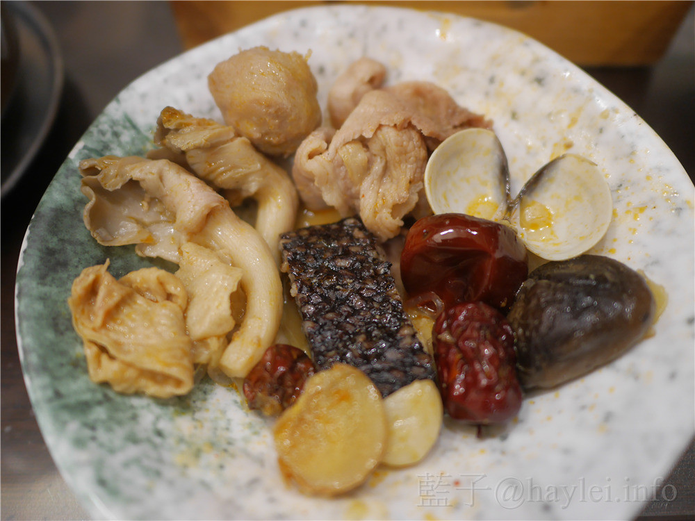 一級棒讚火鍋-台中南區忠孝夜市超值火鍋149起,口味多樣,湯頭美味,茶飲、冰沙、汽水、白飯、冰淇淋隨你吃到飽!燒酒嫩雞鍋必吃~ 中式料理 攝影 民生資訊分享 飲食集錦