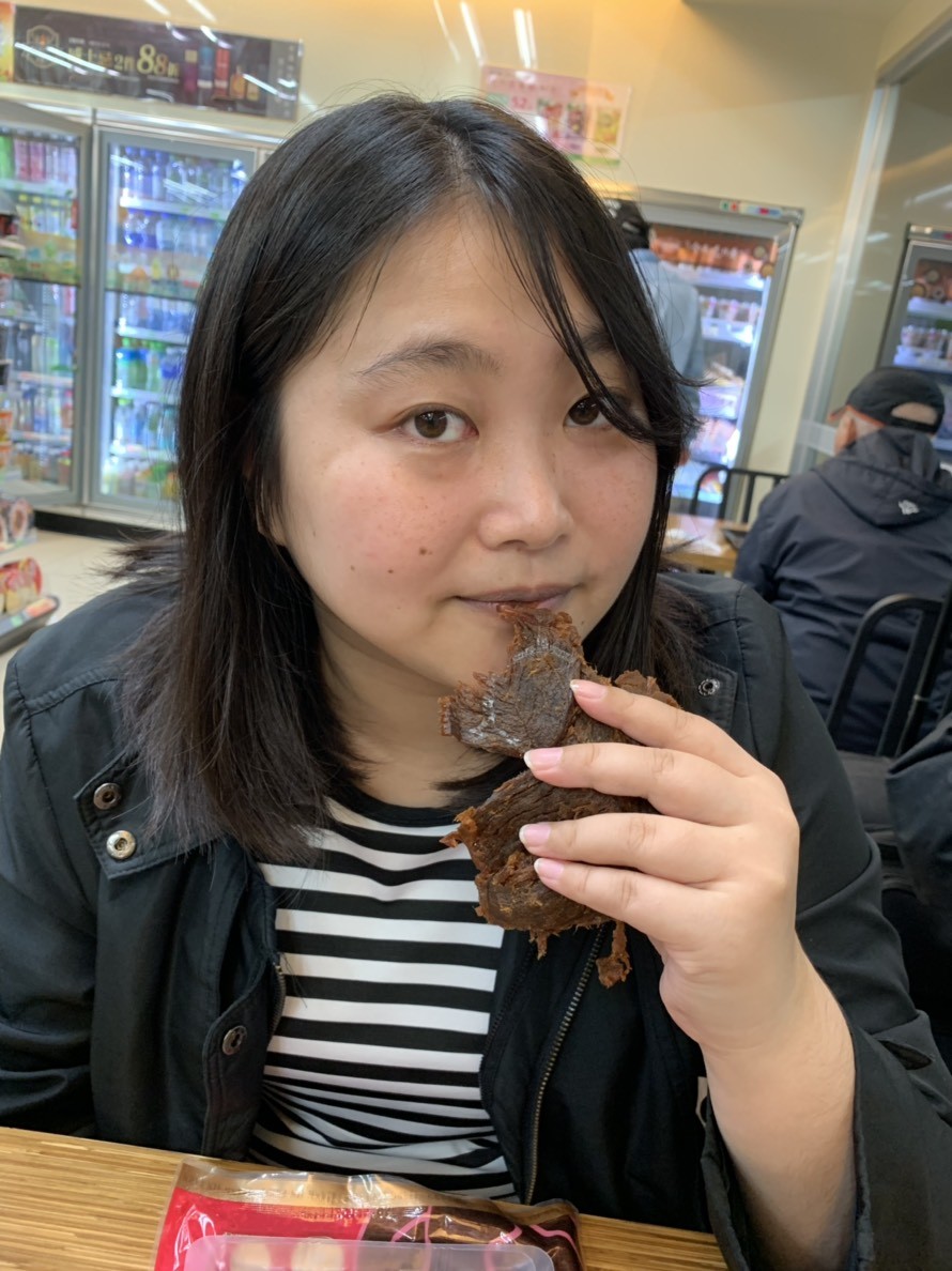 良金牧場金門高粱牛肉乾-高粱酒添加,味道噴香有嚼勁,越吃越香,特別適合當零食或聚會零嘴~全家零食/便利量販價/金門肉乾/台灣牛肉乾推薦 中式料理 宅配食記 攝影 民生資訊分享 飲食集錦