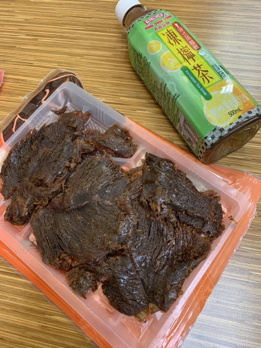 良金牧場金門高粱牛肉乾-高粱酒添加,味道噴香有嚼勁,越吃越香,特別適合當零食或聚會零嘴~全家零食/便利量販價/金門肉乾/台灣牛肉乾推薦 中式料理 宅配食記 攝影 民生資訊分享 飲食集錦