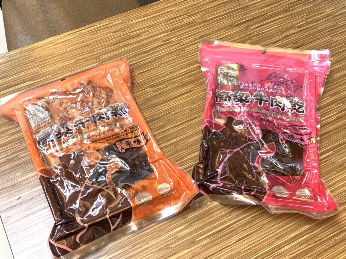 良金牧場金門高粱牛肉乾-高粱酒添加,味道噴香有嚼勁,越吃越香,特別適合當零食或聚會零嘴~全家零食/便利量販價/金門肉乾/台灣牛肉乾推薦 中式料理 宅配食記 攝影 民生資訊分享 飲食集錦