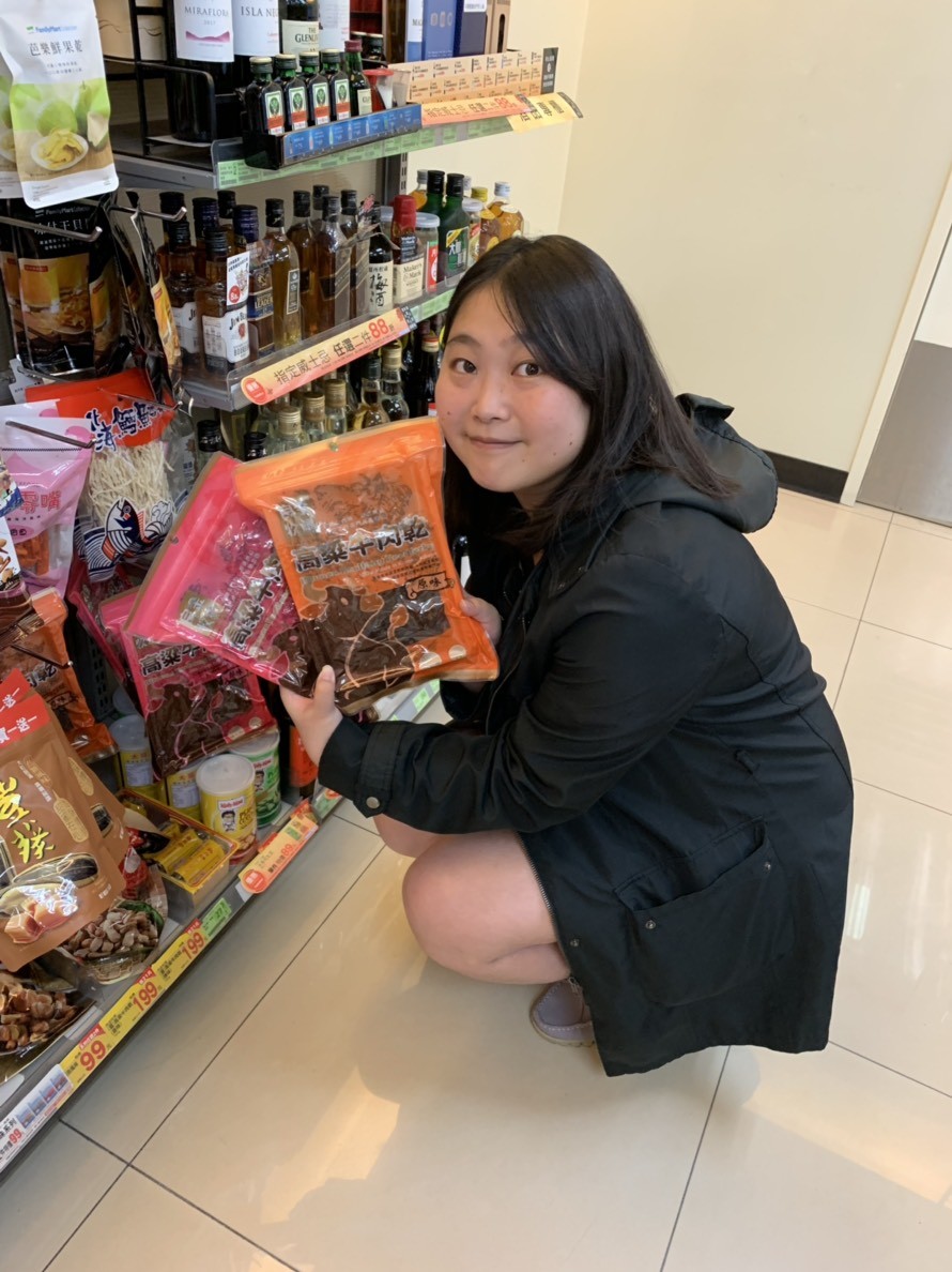 良金牧場金門高粱牛肉乾-高粱酒添加,味道噴香有嚼勁,越吃越香,特別適合當零食或聚會零嘴~全家零食/便利量販價/金門肉乾/台灣牛肉乾推薦 中式料理 宅配食記 攝影 民生資訊分享 飲食集錦