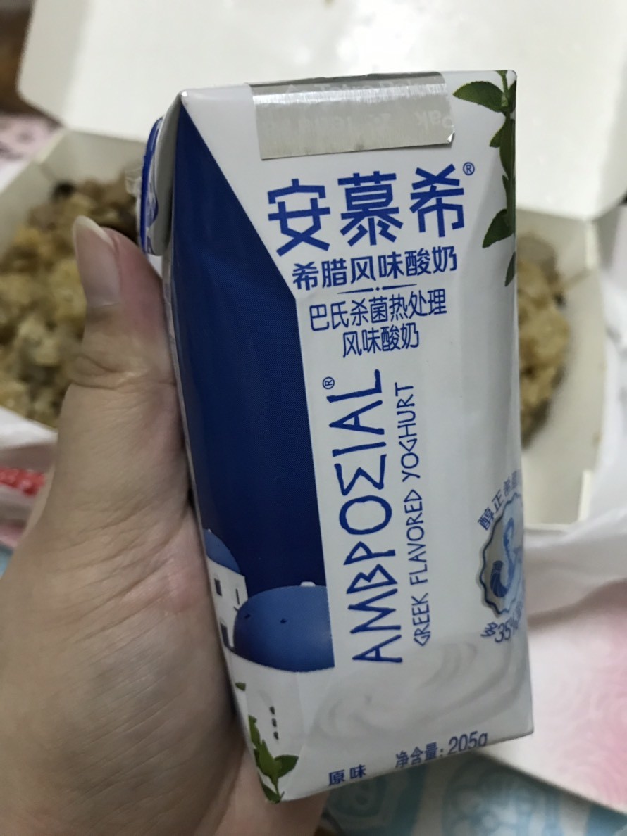 伊利安慕希酸奶-奔跑吧!兄弟常喝的希臘酸奶，優格飲美味濃醇香，一喝上癮!中國飲品/中國美食/蒙古酸奶/大陸優酪乳 健康養身 宅配食記 攝影 民生資訊分享 紓發緒感 飲食集錦 
