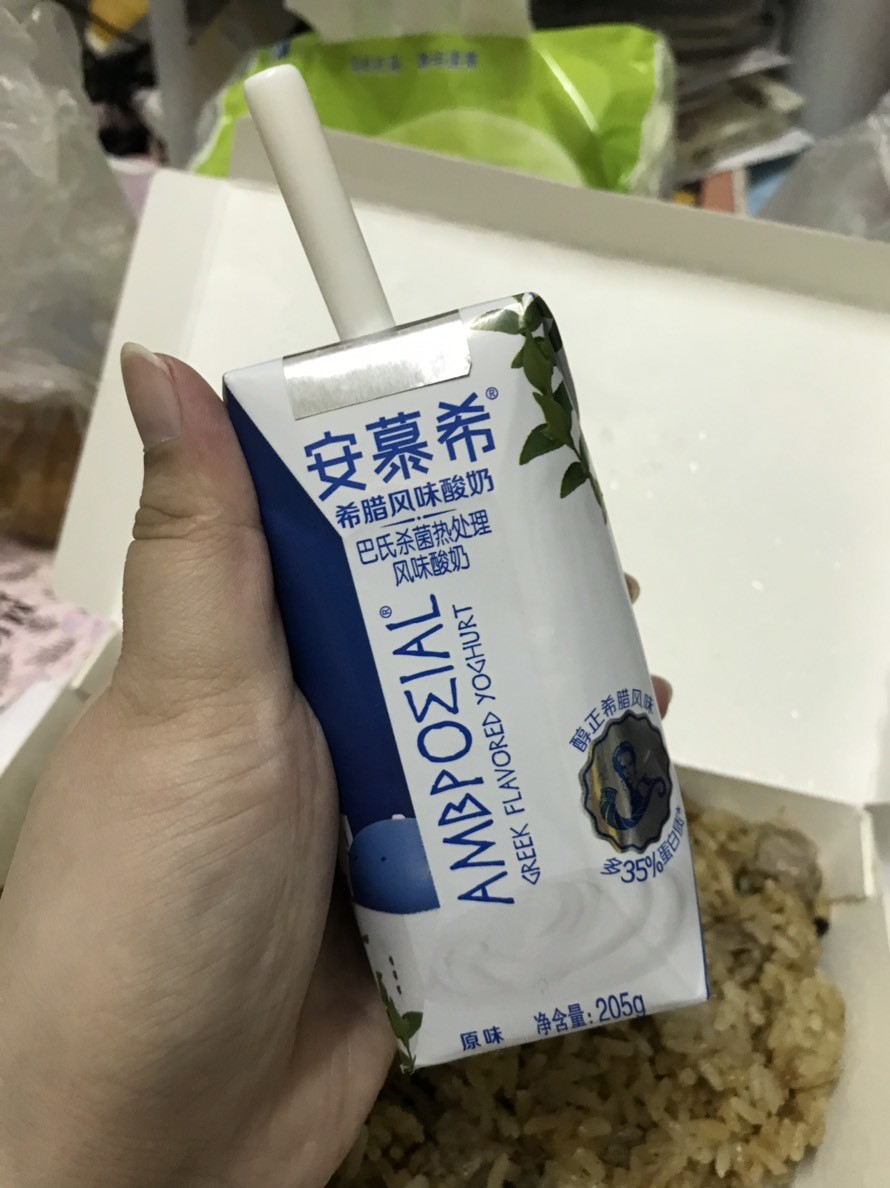 伊利安慕希酸奶-奔跑吧!兄弟常喝的希臘酸奶，優格飲美味濃醇香，一喝上癮!中國飲品/中國美食/蒙古酸奶/大陸優酪乳 健康養身 宅配食記 攝影 民生資訊分享 紓發緒感 飲食集錦 