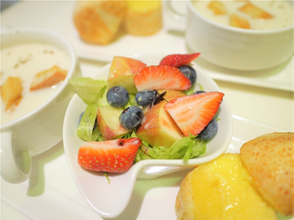 Oyami cafe-風靡台北西門町的義式咖啡館,彩虹龍蝦義大利麵、甜點下午茶都非常好吃,因為堅持美味而屹立不搖 台北萬華 近捷運西門站6號出口美食餐廳 台北下午茶 異國料理 內有Oyami cafe菜單 攝影 民生資訊分享 飲食集錦