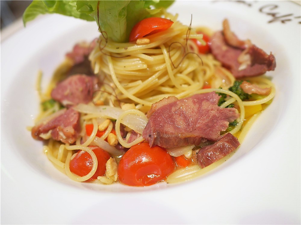 Oyami cafe-風靡台北西門町的義式咖啡館,彩虹龍蝦義大利麵、甜點下午茶都非常好吃,因為堅持美味而屹立不搖 台北萬華 近捷運西門站6號出口美食餐廳 台北下午茶 異國料理 內有Oyami cafe菜單 攝影 民生資訊分享 飲食集錦