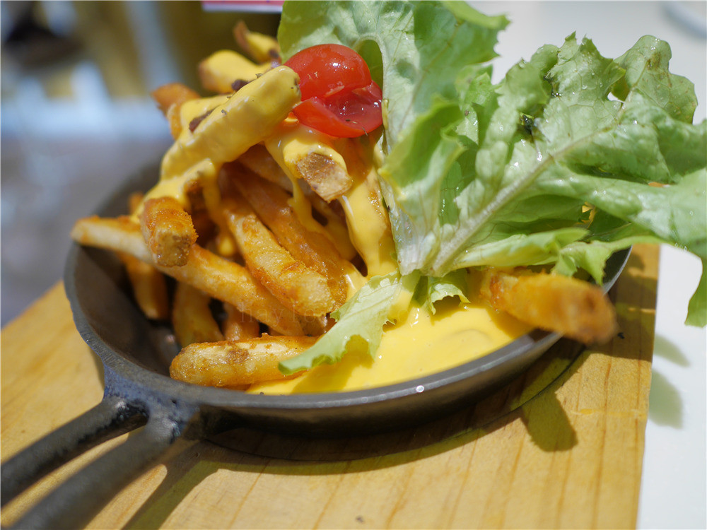 Oyami cafe-風靡台北西門町的義式咖啡館,彩虹龍蝦義大利麵、甜點下午茶都非常好吃,因為堅持美味而屹立不搖 台北萬華 近捷運西門站6號出口美食餐廳 台北下午茶 異國料理 內有Oyami cafe菜單 攝影 民生資訊分享 飲食集錦