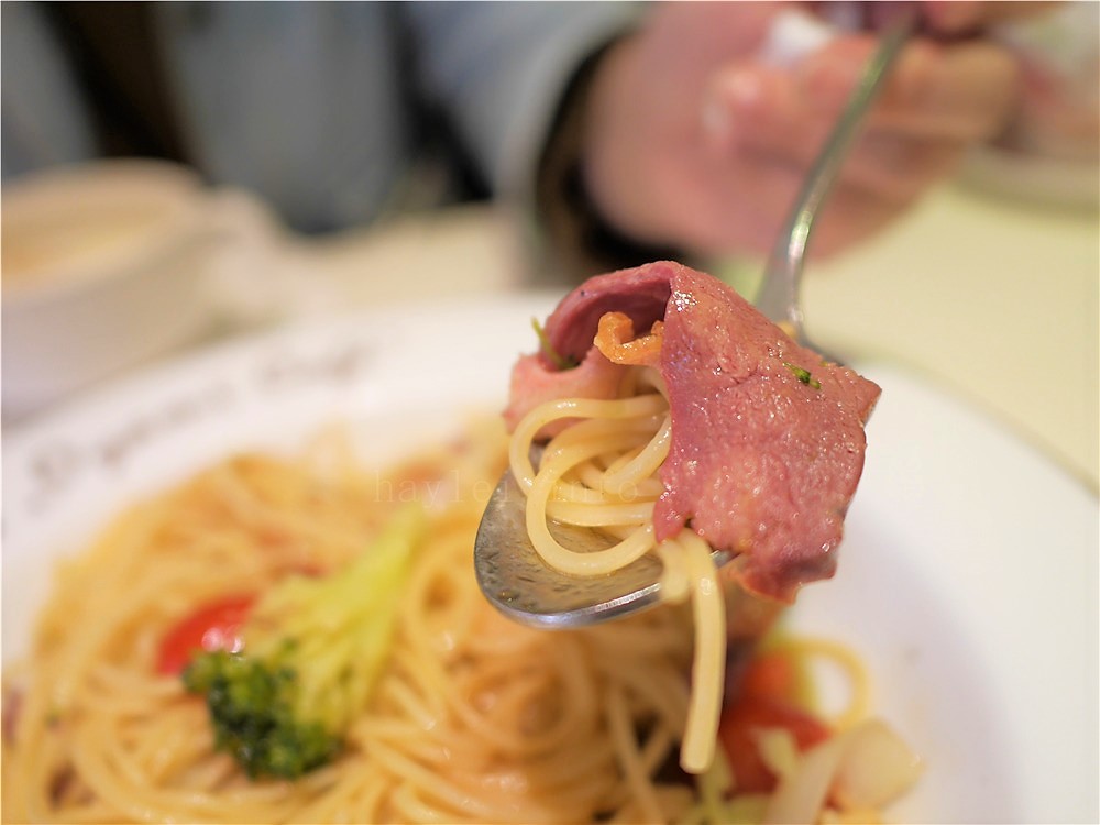 Oyami cafe-風靡台北西門町的義式咖啡館,彩虹龍蝦義大利麵、甜點下午茶都非常好吃,因為堅持美味而屹立不搖 台北萬華 近捷運西門站6號出口美食餐廳 台北下午茶 異國料理 內有Oyami cafe菜單 攝影 民生資訊分享 飲食集錦