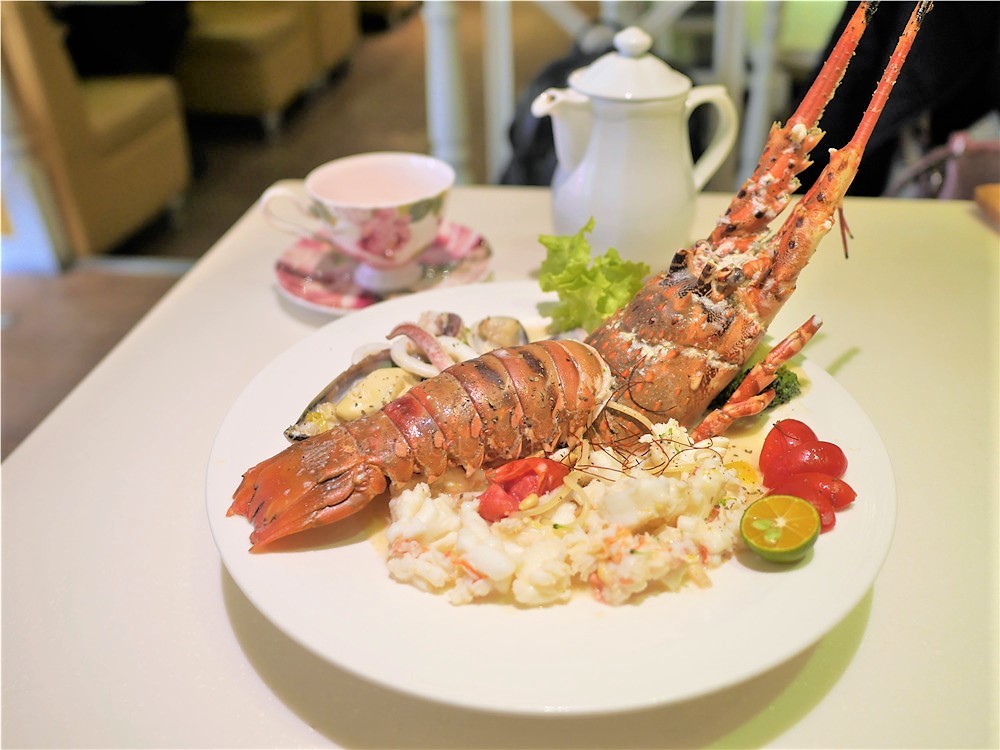 Oyami cafe-風靡台北西門町的義式咖啡館，彩虹龍蝦義大利麵、甜點下午茶都非常好吃，因為堅持美味而屹立不搖 台北萬華 近捷運西門站6號出口美食餐廳 台北下午茶 異國料理 內有Oyami cafe菜單 攝影 民生資訊分享 飲食集錦 