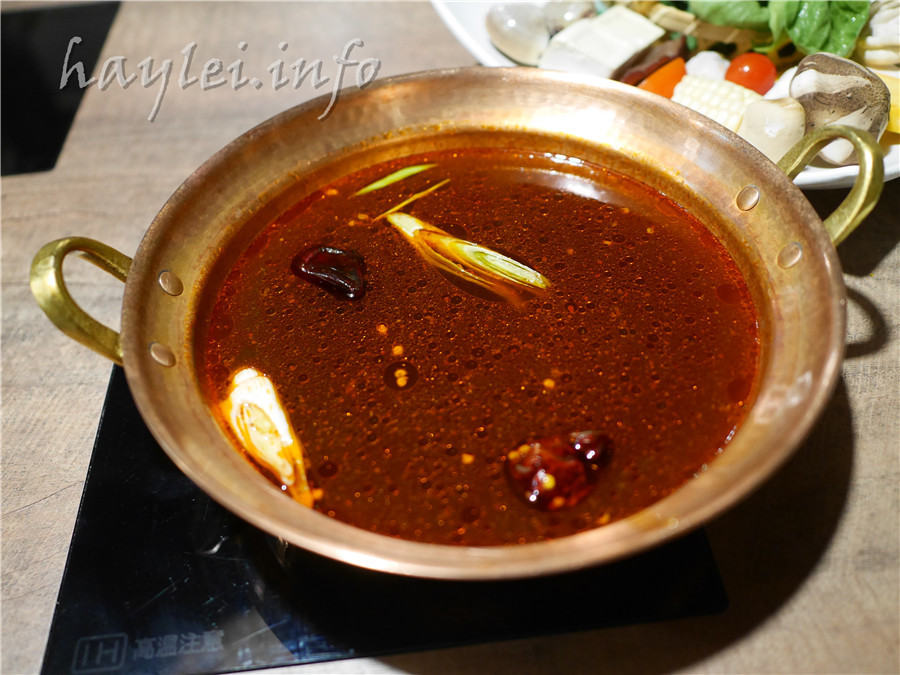 NICE GREEn萊點鍋,美蔬菜的優質鍋物品牌,讓最乾淨衛生的水耕蔬菜進入我們的生活!麻辣牛肉湯加上prime級雪花牛的組合非常推薦@Bella Vita B2 信義捷運站美食/台北鍋物推薦/信義區推薦餐廳/bella vita餐廳推薦/信義區質感鍋物/萊點鍋蔬食鍋物/萊點鍋養身鍋物/Bellavita美食 中式料理 健康養身 攝影 民生資訊分享 飲食集錦