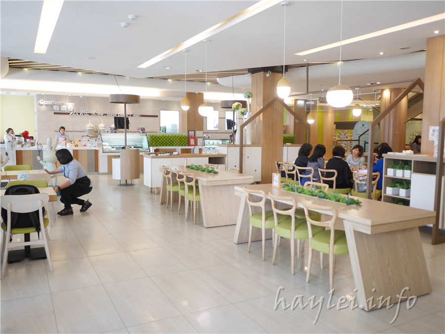 法雅幸福概念文心店-經典下午茶258起,夢幻公主羅曼史/莓果伯爵塔、英勇騎士戰傳奇/百香果檸檬塔都很推薦!義式冰淇淋入口即化的綿密口感超好吃!有旋轉木馬可以給孩子玩耍,用餐環境寬敞舒適,餐點表現優秀,不論聚會或是開會都很適合,台中西屯區下午茶首選!早午餐推薦/商業午餐推薦/下午茶推薦/私房晚餐推薦 攝影 民生資訊分享 飲食集錦
