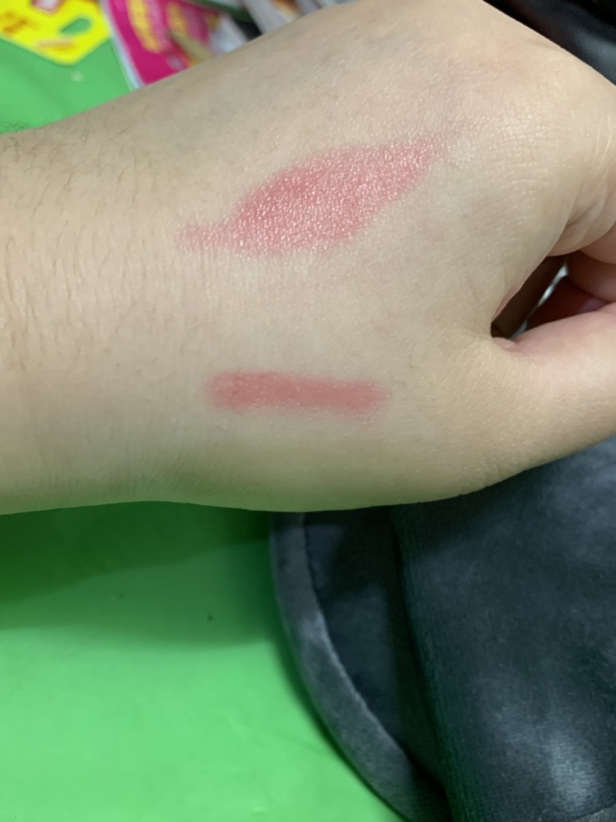 曼秀雷敦Lip Baby漾彩潤唇蠟筆#01 Diva Red/輕煙燻紅-擦起來滑順且滋潤感絕佳,給我輕潤好氣色!開架高CP唇彩/深唇人適用/多層疊擦更顯色/Mentholatum/LipBabyCrayon/唇蠟筆/潤唇/潤色/唇筆 保養品分享 彩妝品 彩妝品分享 攝影 民生資訊分享