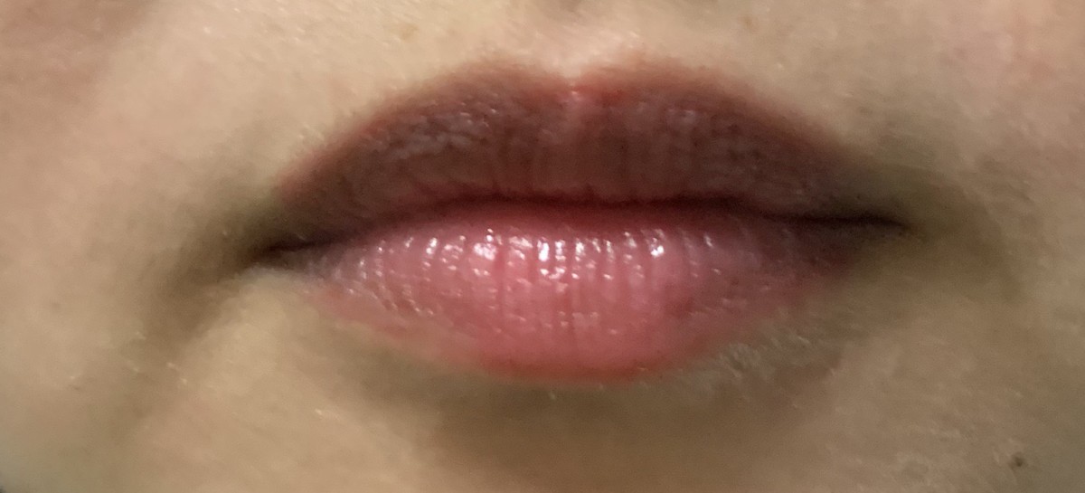 曼秀雷敦Lip Baby漾彩潤唇蠟筆#01 Diva Red/輕煙燻紅-擦起來滑順且滋潤感絕佳,給我輕潤好氣色!開架高CP唇彩/深唇人適用/多層疊擦更顯色/Mentholatum/LipBabyCrayon/唇蠟筆/潤唇/潤色/唇筆 保養品分享 彩妝品 彩妝品分享 攝影 民生資訊分享