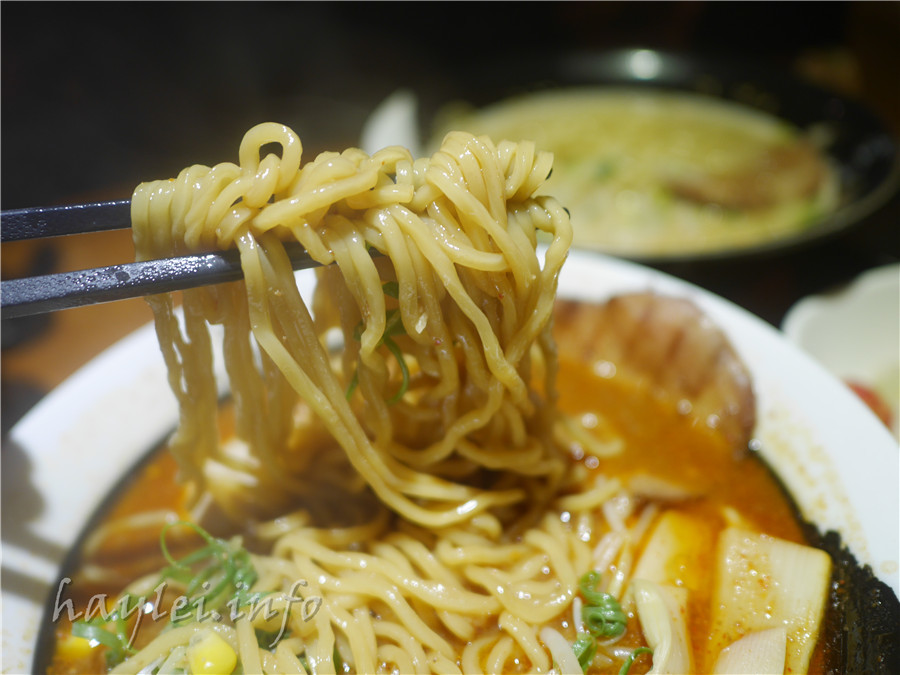 空海拉麵-台中西屯日本連鎖人氣拉麵,雙倍特濃豚骨拉麵、辣味噌拉麵,濃郁的湯頭、彈香的麵條,難以抗拒這香氣十足的好味道! 攝影 日式料理 飲食集錦