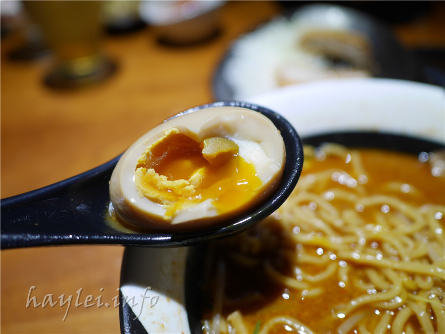 空海拉麵-台中西屯日本連鎖人氣拉麵,雙倍特濃豚骨拉麵、辣味噌拉麵,濃郁的湯頭、彈香的麵條,難以抗拒這香氣十足的好味道! 攝影 日式料理 飲食集錦