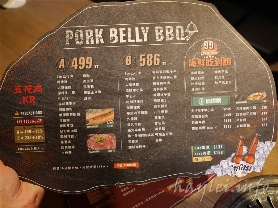 五花肉KR mini韓國烤肉BBQ韓式燒肉吃到飽-先醃後烤的美味肉品，吃起來又香又嫩，讓我欲罷不能，韓式炸雞、海鮮煎餅等熟食小菜也很有水準，自助吧肉片很豪邁，還有泡麵機可以自己煮拉麵，冰淇淋、飲品無限暢飲，大口享受韓式烤肉的暢快～台中南屯美食/黎明黃昏市場/韓劇主題/網美韓國烤肉/台中烤肉吃到飽推薦/eattodie/韓國美食/韓國燒肉吧/食尚玩家介紹/韓食/菜單 攝影 民生資訊分享 飲食集錦 