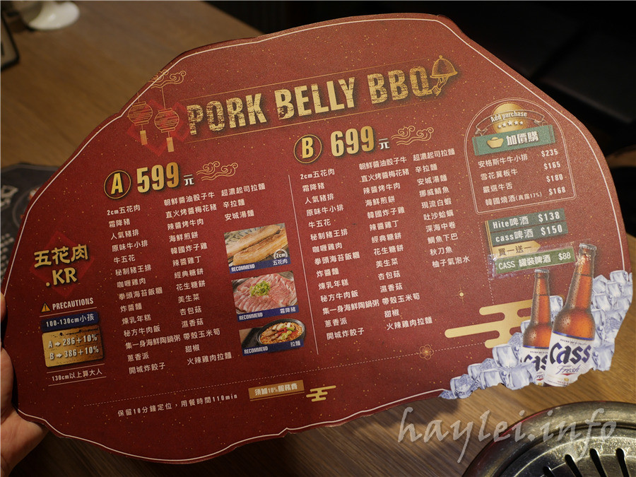 五花肉KR mini韓國烤肉BBQ韓式燒肉吃到飽-先醃後烤的美味肉品，吃起來又香又嫩，讓我欲罷不能，韓式炸雞、海鮮煎餅等熟食小菜也很有水準，自助吧肉片很豪邁，還有泡麵機可以自己煮拉麵，冰淇淋、飲品無限暢飲，大口享受韓式烤肉的暢快～台中南屯美食/黎明黃昏市場/韓劇主題/網美韓國烤肉/台中烤肉吃到飽推薦/eattodie/韓國美食/韓國燒肉吧/食尚玩家介紹/韓食/菜單 攝影 民生資訊分享 飲食集錦 