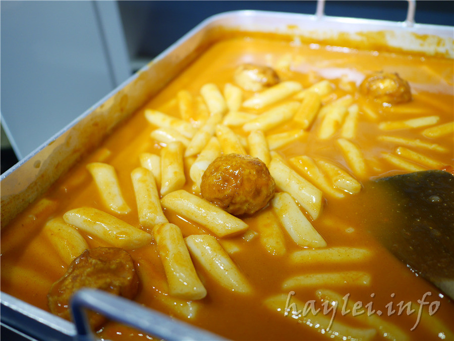 五花肉KR mini韓國烤肉BBQ韓式燒肉吃到飽-先醃後烤的美味肉品，吃起來又香又嫩，讓我欲罷不能，韓式炸雞、海鮮煎餅等熟食小菜也很有水準，自助吧肉片很豪邁，還有泡麵機可以自己煮拉麵，冰淇淋、飲品無限暢飲，大口享受韓式烤肉的暢快～台中南屯美食/黎明黃昏市場/韓劇主題/網美韓國烤肉/台中烤肉吃到飽推薦/eattodie/韓國美食/韓國燒肉吧/食尚玩家介紹/韓食/菜單 攝影 民生資訊分享 飲食集錦 