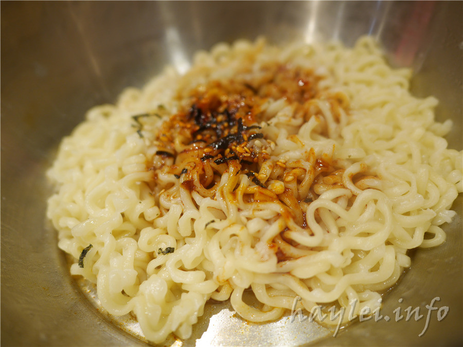 五花肉KR mini韓國烤肉BBQ韓式燒肉吃到飽-先醃後烤的美味肉品，吃起來又香又嫩，讓我欲罷不能，韓式炸雞、海鮮煎餅等熟食小菜也很有水準，自助吧肉片很豪邁，還有泡麵機可以自己煮拉麵，冰淇淋、飲品無限暢飲，大口享受韓式烤肉的暢快～台中南屯美食/黎明黃昏市場/韓劇主題/網美韓國烤肉/台中烤肉吃到飽推薦/eattodie/韓國美食/韓國燒肉吧/食尚玩家介紹/韓食/菜單 攝影 民生資訊分享 飲食集錦 