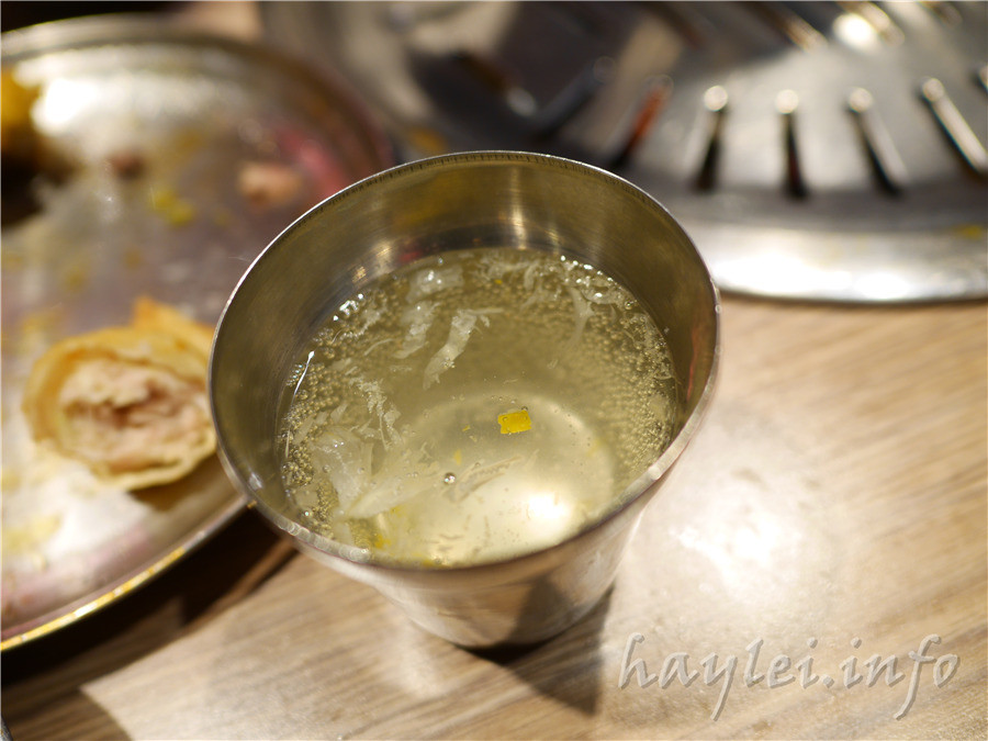 五花肉KR mini韓國烤肉BBQ韓式燒肉吃到飽-先醃後烤的美味肉品，吃起來又香又嫩，讓我欲罷不能，韓式炸雞、海鮮煎餅等熟食小菜也很有水準，自助吧肉片很豪邁，還有泡麵機可以自己煮拉麵，冰淇淋、飲品無限暢飲，大口享受韓式烤肉的暢快～台中南屯美食/黎明黃昏市場/韓劇主題/網美韓國烤肉/台中烤肉吃到飽推薦/eattodie/韓國美食/韓國燒肉吧/食尚玩家介紹/韓食/菜單 攝影 民生資訊分享 飲食集錦 