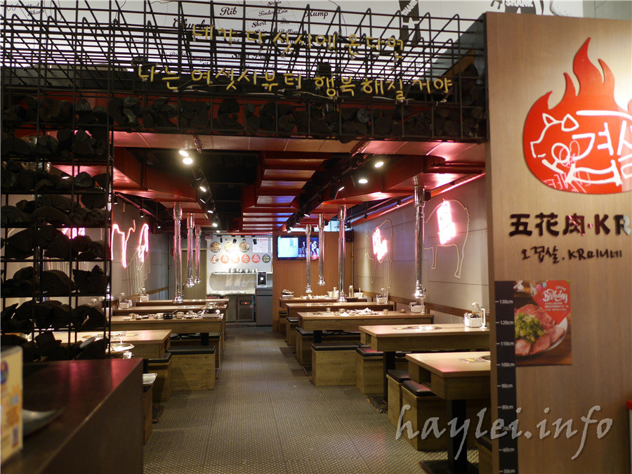 五花肉KR mini韓國烤肉BBQ韓式燒肉吃到飽-先醃後烤的美味肉品，吃起來又香又嫩，讓我欲罷不能，韓式炸雞、海鮮煎餅等熟食小菜也很有水準，自助吧肉片很豪邁，還有泡麵機可以自己煮拉麵，冰淇淋、飲品無限暢飲，大口享受韓式烤肉的暢快～台中南屯美食/黎明黃昏市場/韓劇主題/網美韓國烤肉/台中烤肉吃到飽推薦/eattodie/韓國美食/韓國燒肉吧/食尚玩家介紹/韓食/菜單 攝影 民生資訊分享 飲食集錦 