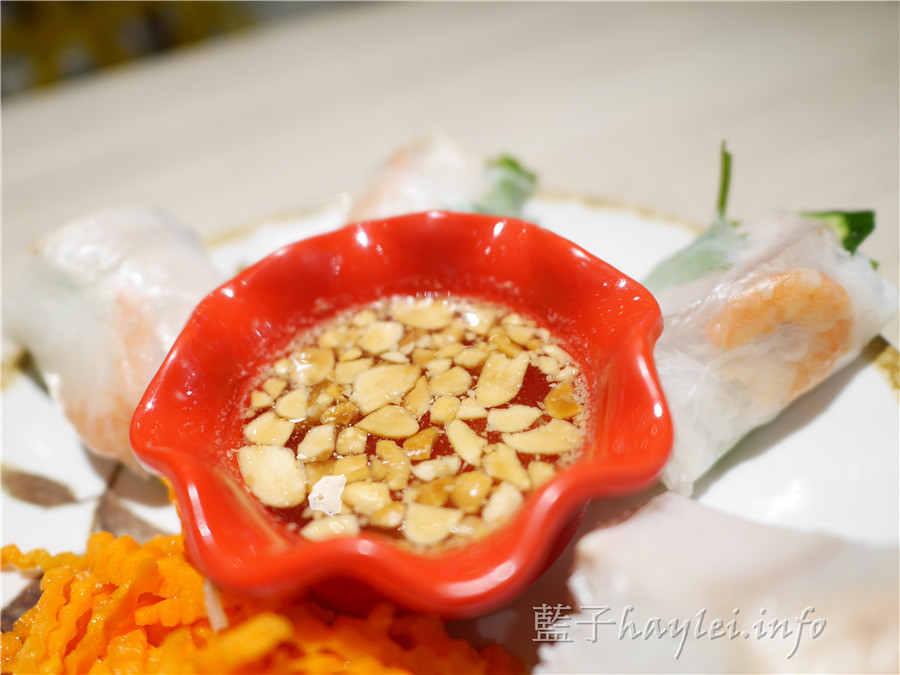 Phowong 旺旺美越河粉越式下午茶,一次享有生春捲、炸春捲跟越南麵包三種美味,越式料理那生、鮮、淡、酸的風味,讓我感受到迷人的異國風情~ 攝影 民生資訊分享 飲食集錦