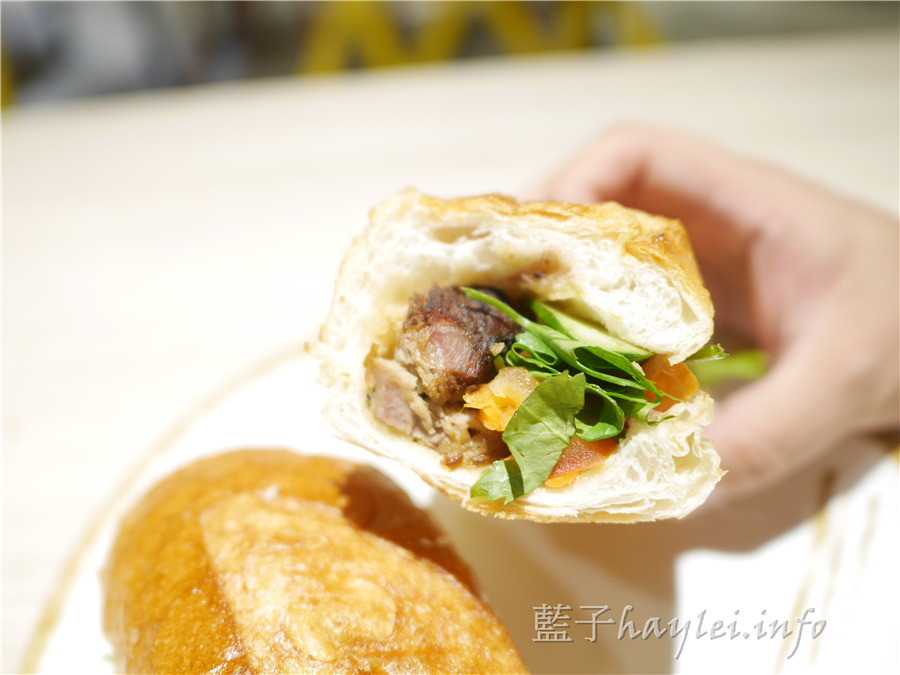 Phowong 旺旺美越河粉越式下午茶,一次享有生春捲、炸春捲跟越南麵包三種美味,越式料理那生、鮮、淡、酸的風味,讓我感受到迷人的異國風情~ 攝影 民生資訊分享 飲食集錦