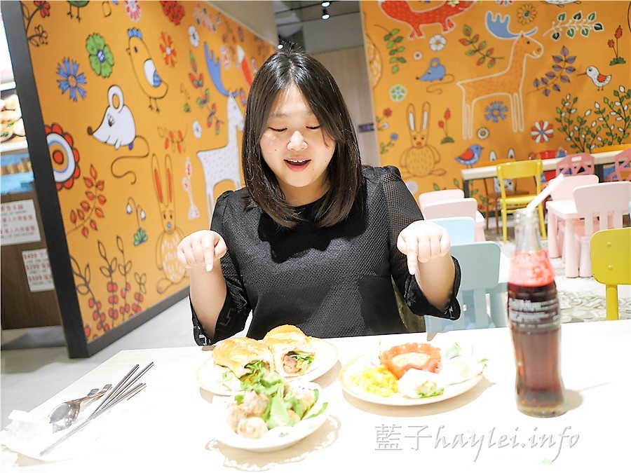 Phowong 旺旺美越河粉越式下午茶,一次享有生春捲、炸春捲跟越南麵包三種美味,越式料理那生、鮮、淡、酸的風味,讓我感受到迷人的異國風情~ 攝影 民生資訊分享 飲食集錦