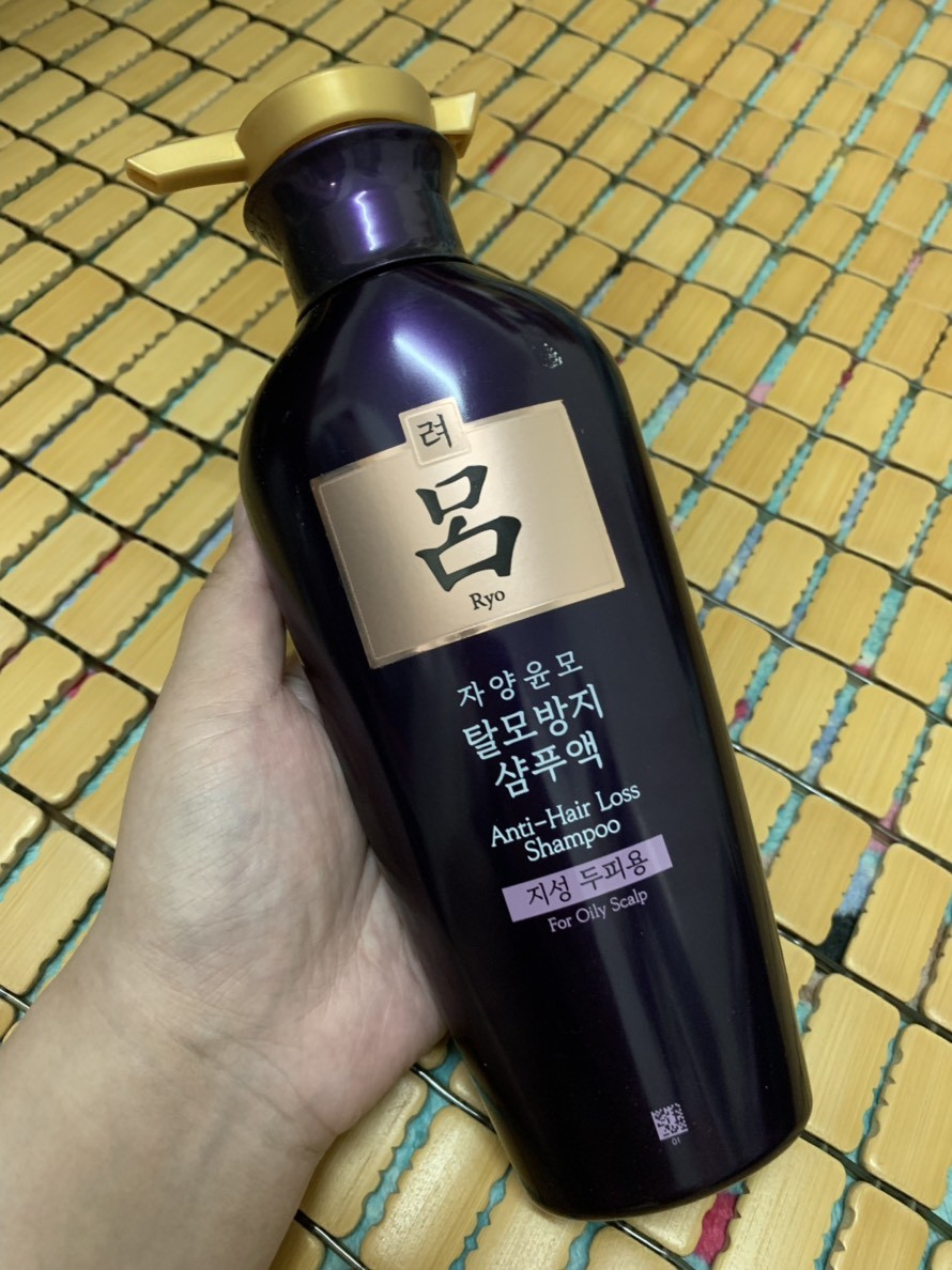 Ryo呂滋養韌髮洗髮精-油性髮質適用(紫)-人蔘味聞起來很舒服,細軟易塌油頭必試,洗後柔滑輕盈,頭皮很舒服 保養品分享 健康養身 攝影 民生資訊分享 美髮相關